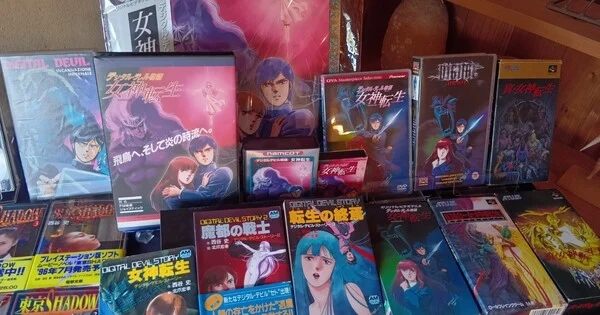 Aya Nishitani, créateur de Megami Tensei, traduit lui-même ses romans originaux