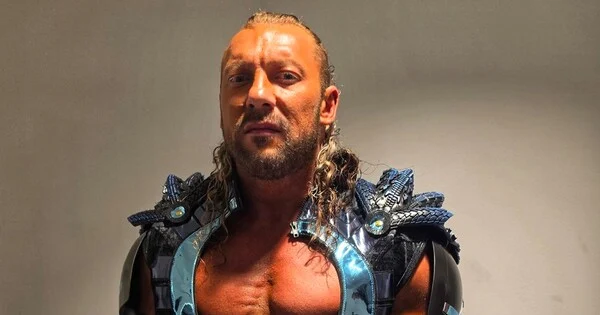 Kenny Omega rend hommage à All Might lors de son entrée à AEW All In