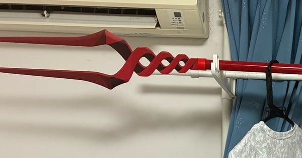 La Lance de Longinus d'Evangelion trouve une nouvelle vie comme pendoir à vêtements